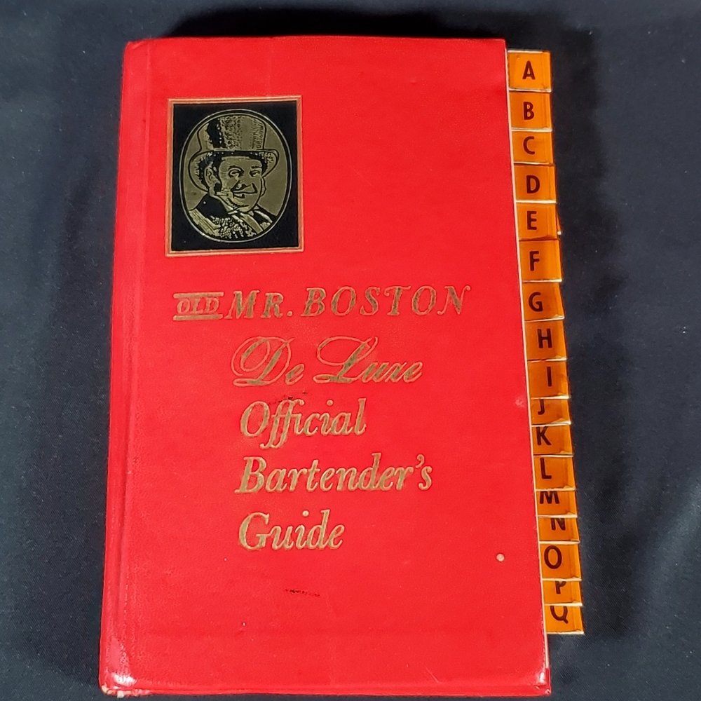 Old Mr. Boston De Luxe Bartenders Guide